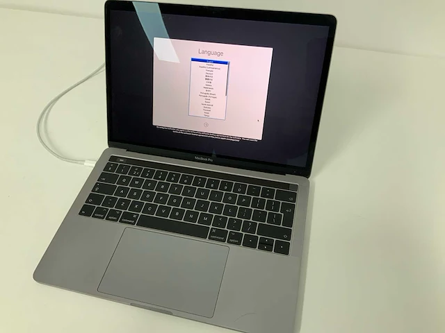 2017 apple a1706 13-inch macbook pro mpxv2n/a laptop - afbeelding 1 van  4
