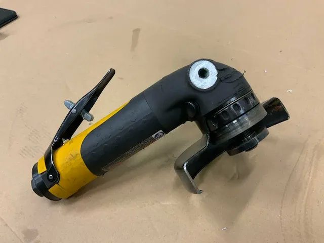 2017 atlascopco lsv39 sa12-125 pneumatische hand slijpmachine - afbeelding 4 van  6
