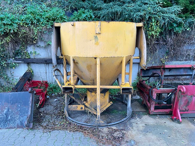 2017 beco kub2000sr betonkubel - afbeelding 1 van  7
