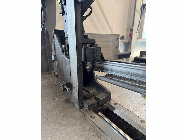 2017 bomar construction 820.450 dgs cnc semi automatische bandzaagmachine met aan-/afvoerbaan - afbeelding 4 van  33