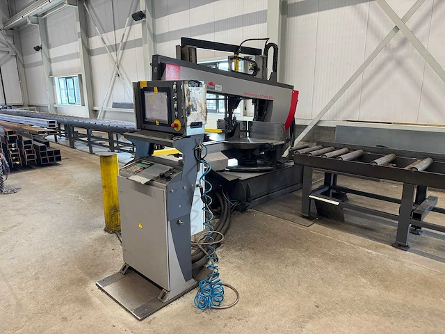 2017 bomar construction 820.450 dgs cnc semi automatische bandzaagmachine met aan-/afvoerbaan - afbeelding 1 van  33