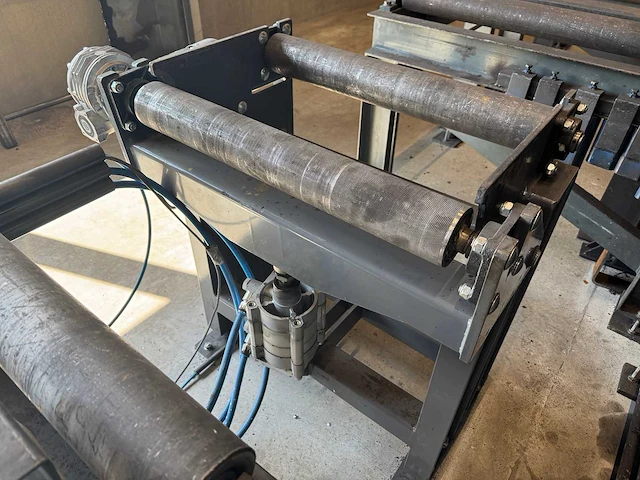 2017 bomar construction 820.450 dgs cnc semi automatische bandzaagmachine met aan-/afvoerbaan - afbeelding 18 van  33