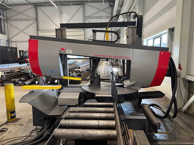 2017 bomar construction 820.450 dgs cnc semi automatische bandzaagmachine met aan-/afvoerbaan - afbeelding 29 van  33
