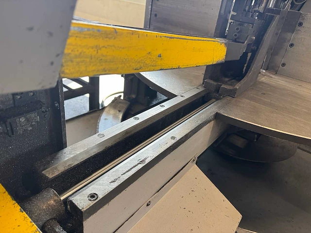 2017 bomar construction 820.450 dgs cnc semi automatische bandzaagmachine met aan-/afvoerbaan - afbeelding 33 van  33