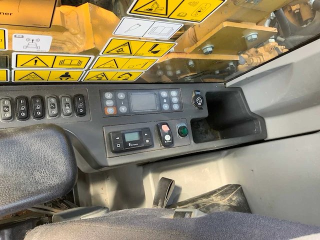 2017 caterpillar 330fl rupsgraafmachine met nieuwe cat bak - afbeelding 47 van  65