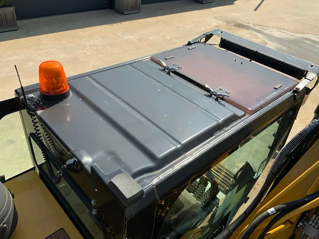 2017 caterpillar 330fl rupsgraafmachine met nieuwe cat bak - afbeelding 62 van  65