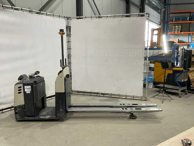 2017 crown cpc 3020 elektrische palletwagen - afbeelding 6 van  13