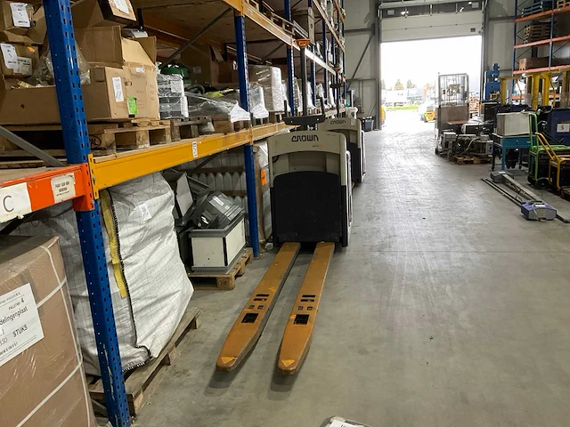 2017 crown gpc 3020 elektrische palletwagen - afbeelding 10 van  15
