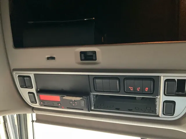 2017 daf xf 480 ft superspacecab vrachtwagen - afbeelding 31 van  53