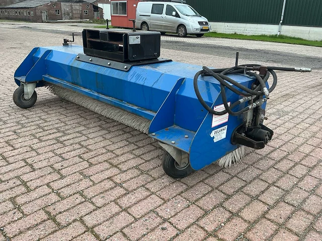 2017 delvano straatveegmachine - afbeelding 1 van  12