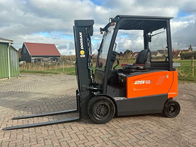 2017 doosan b25x-7 vorkheftruck - afbeelding 1 van  17