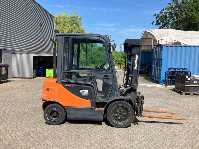 2017 doosan d25s-5 vorkheftruck - afbeelding 3 van  6