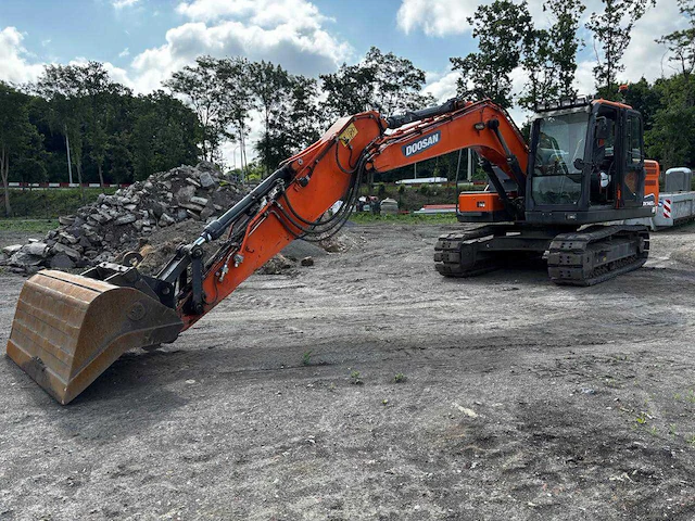 2017 doosan dx140 lc-5 rupsgraafmachine - afbeelding 1 van  28