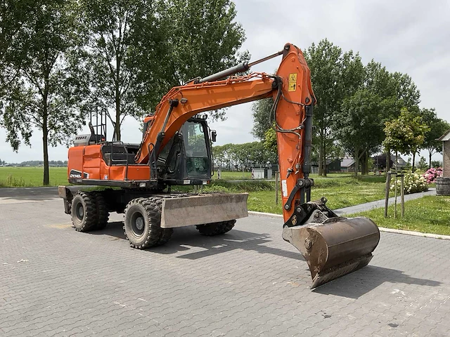 2017 doosan dx140w-5 banden graafmachine - afbeelding 34 van  42