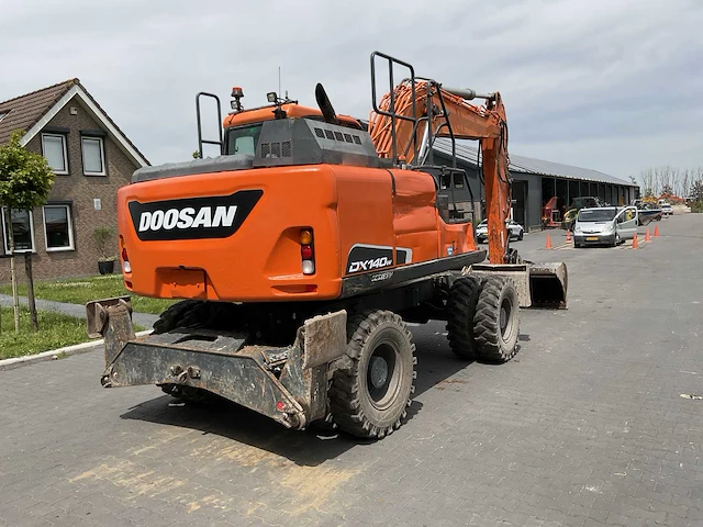 2017 doosan dx140w-5 banden graafmachine - afbeelding 39 van  42