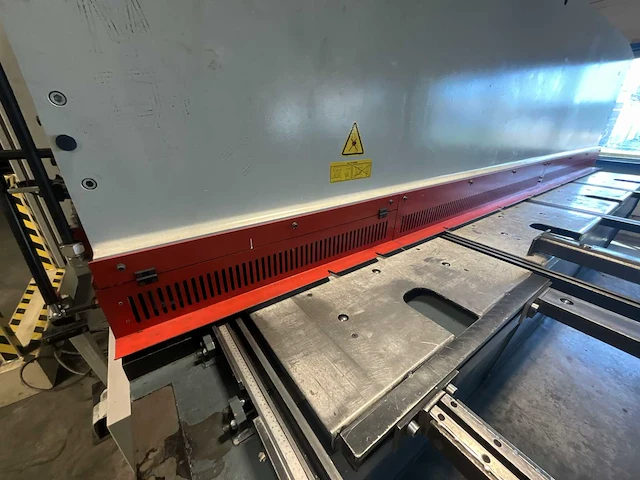 2017 durmazlar sbt 4006 cnc hydraulische guillotineschaar - afbeelding 2 van  19