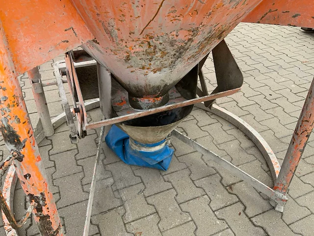 2017 eichinger 1016h.12 betonkubel - afbeelding 4 van  7