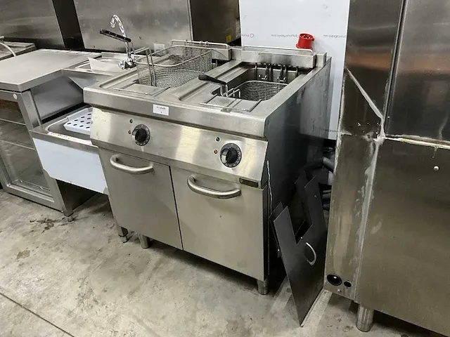 2017 electrolux a7freh2ff0 dubbele friteuse - afbeelding 1 van  9