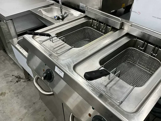 2017 electrolux a7freh2ff0 dubbele friteuse - afbeelding 8 van  9