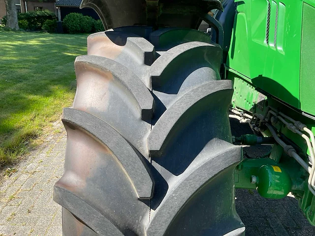 2017 john deere 6155r vierwielaangedreven landbouwtractor - afbeelding 4 van  32