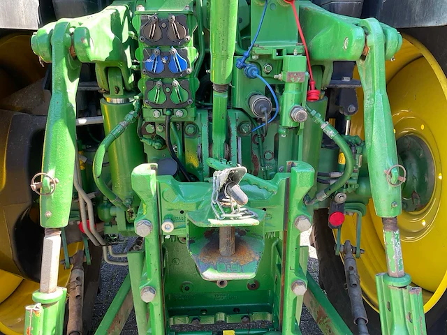 2017 john deere 6155r vierwielaangedreven landbouwtractor - afbeelding 9 van  32