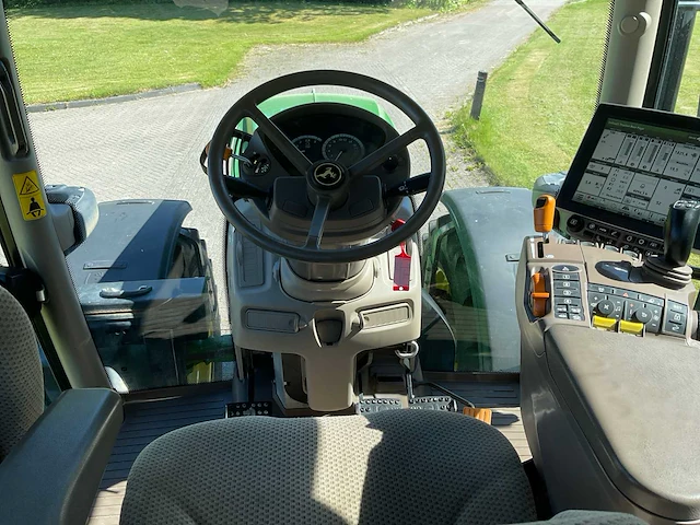 2017 john deere 6155r vierwielaangedreven landbouwtractor - afbeelding 14 van  32