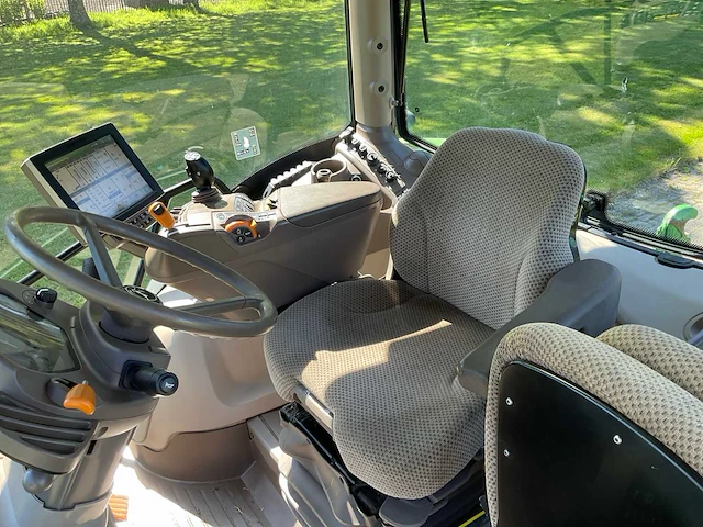 2017 john deere 6155r vierwielaangedreven landbouwtractor - afbeelding 16 van  32