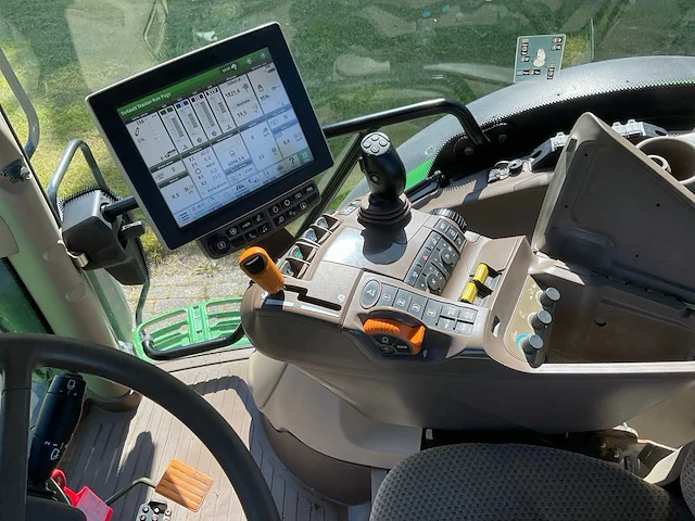 2017 john deere 6155r vierwielaangedreven landbouwtractor - afbeelding 17 van  32