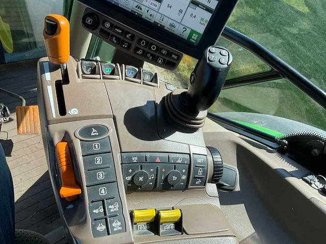 2017 john deere 6155r vierwielaangedreven landbouwtractor - afbeelding 20 van  32