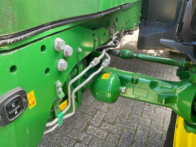 2017 john deere 6155r vierwielaangedreven landbouwtractor - afbeelding 2 van  30