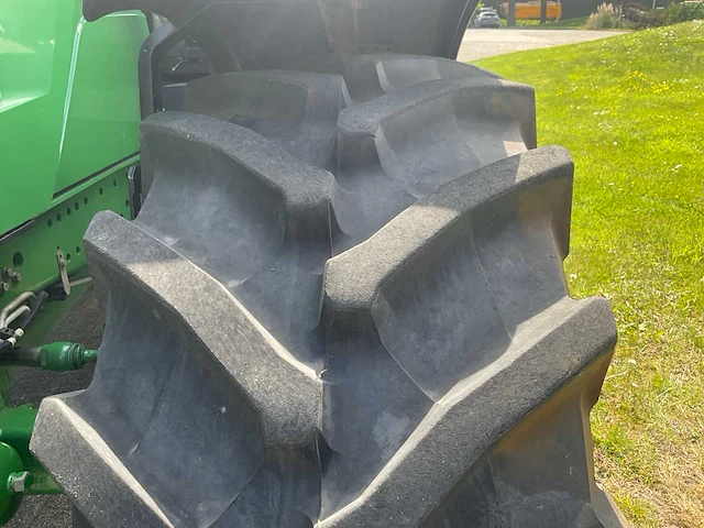 2017 john deere 6155r vierwielaangedreven landbouwtractor - afbeelding 3 van  30