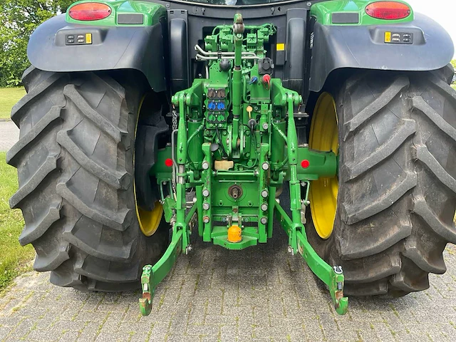 2017 john deere 6155r vierwielaangedreven landbouwtractor - afbeelding 7 van  30