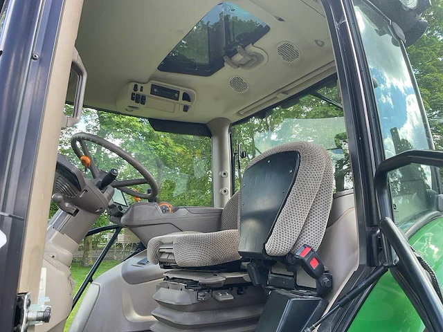 2017 john deere 6155r vierwielaangedreven landbouwtractor - afbeelding 15 van  30