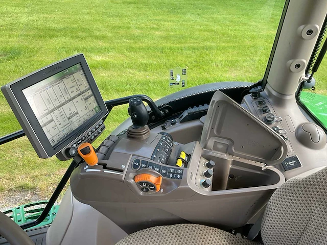 2017 john deere 6155r vierwielaangedreven landbouwtractor - afbeelding 16 van  30