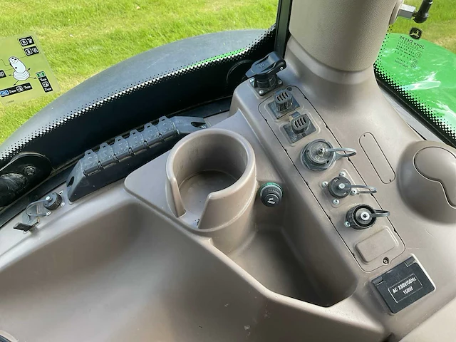 2017 john deere 6155r vierwielaangedreven landbouwtractor - afbeelding 17 van  30