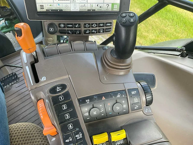 2017 john deere 6155r vierwielaangedreven landbouwtractor - afbeelding 19 van  30