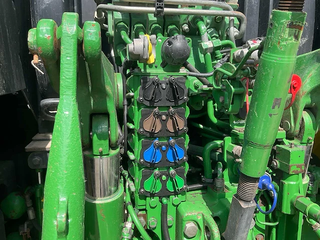 2017 john deere 6215r vierwielaangedreven landbouwtractor - afbeelding 10 van  33