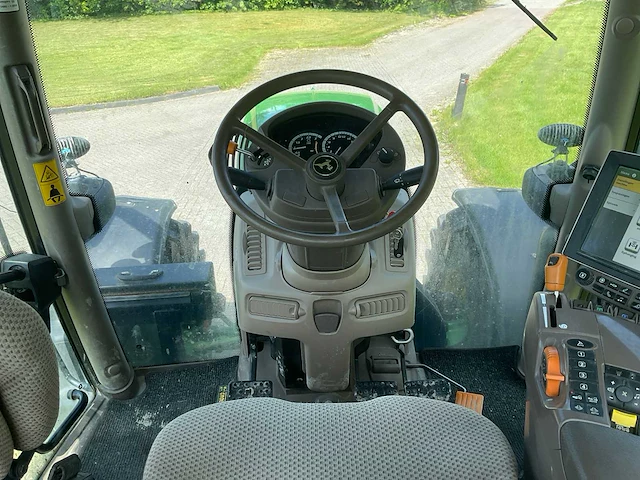 2017 john deere 6215r vierwielaangedreven landbouwtractor - afbeelding 14 van  33