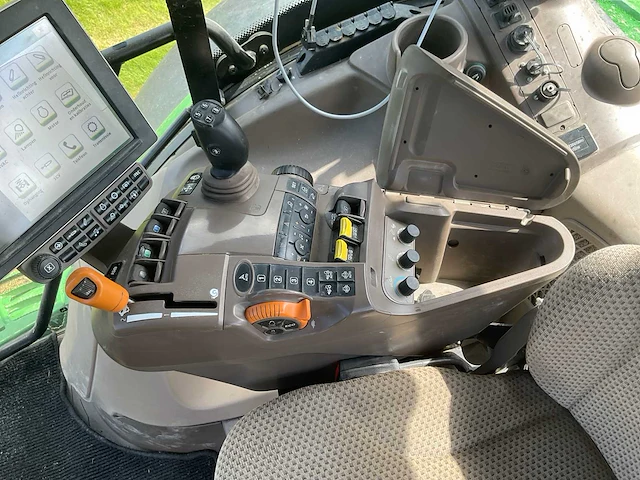 2017 john deere 6215r vierwielaangedreven landbouwtractor - afbeelding 18 van  33