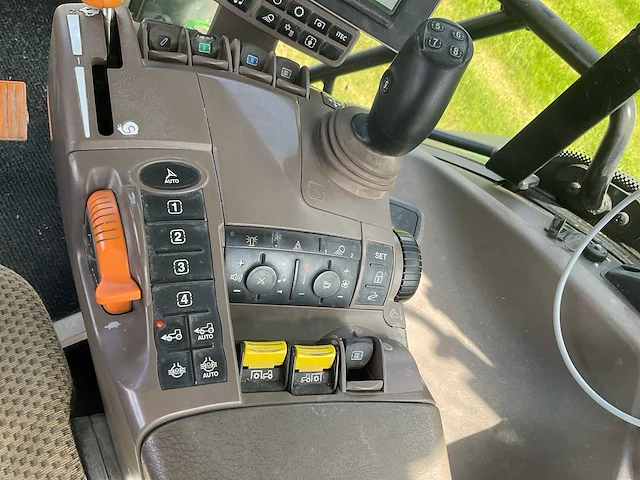 2017 john deere 6215r vierwielaangedreven landbouwtractor - afbeelding 21 van  33
