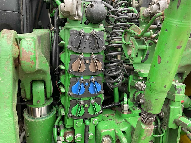 2017 john deere 6215r vierwielaangedreven landbouwtractor - afbeelding 3 van  31