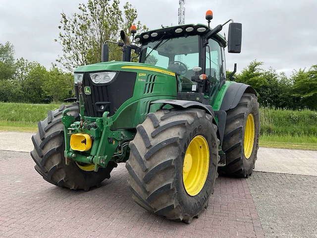 2017 john deere 6215r vierwielaangedreven landbouwtractor - afbeelding 1 van  31