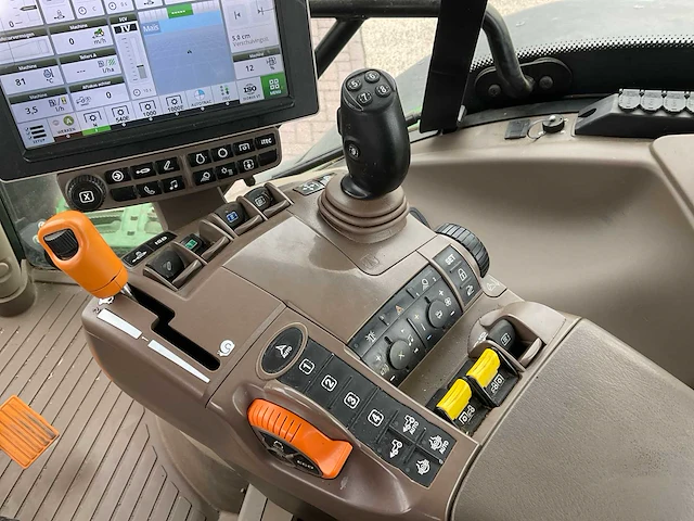 2017 john deere 6215r vierwielaangedreven landbouwtractor - afbeelding 13 van  31