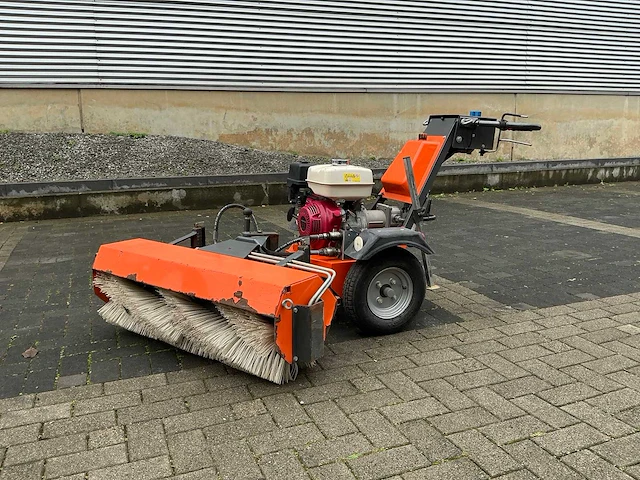 2017 kersten k2000 werktuigdrager met rolbezem - afbeelding 1 van  17