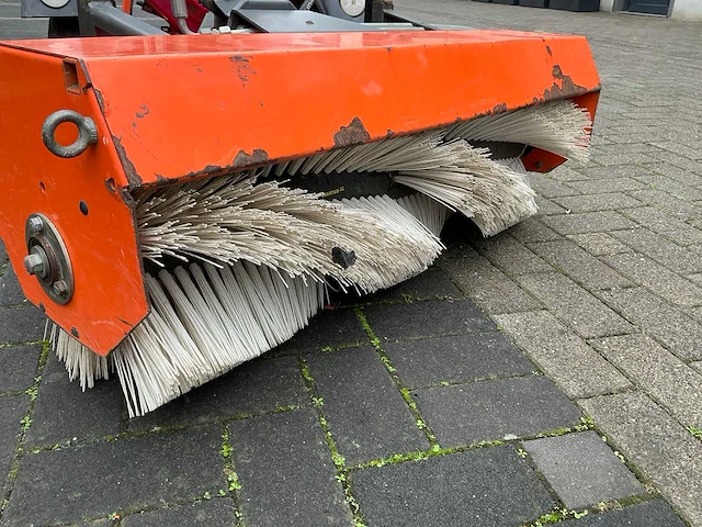 2017 kersten k2000 werktuigdrager met rolbezem - afbeelding 16 van  17