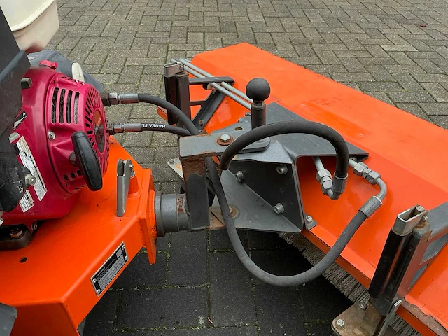 2017 kersten k2000 werktuigdrager met rolbezem - afbeelding 17 van  17