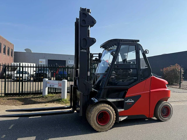 2017 linde e80-01/900 elektrische vorkheftruck 8000kg - afbeelding 1 van  23