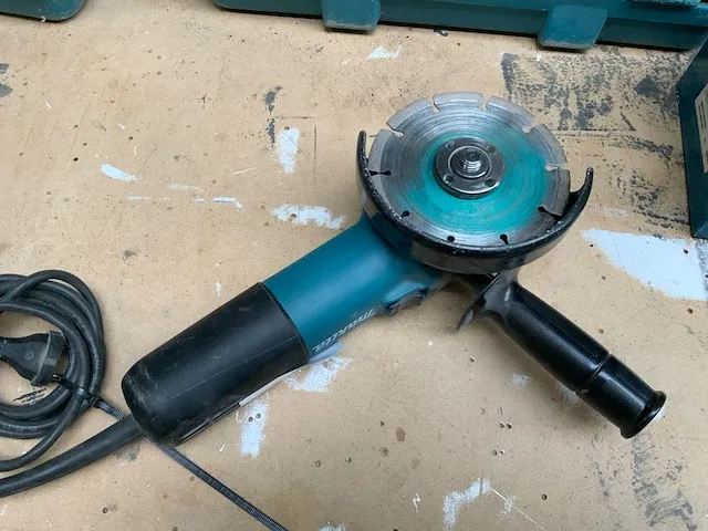 2017 makita 9558hnr haakse slijpmachine - afbeelding 3 van  4