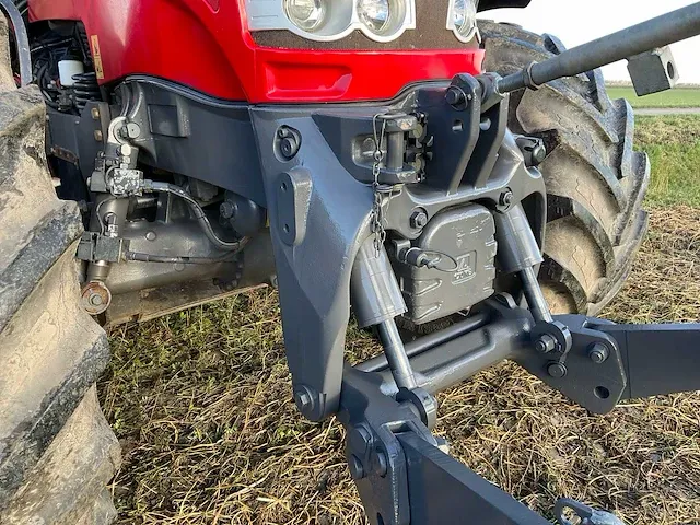 2017 massey ferguson 7718 dyna-vt vierwielaangedreven landbouwtractor met maaiarm - afbeelding 2 van  39