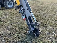 2017 massey ferguson 7718 dyna-vt vierwielaangedreven landbouwtractor met maaiarm - afbeelding 9 van  39